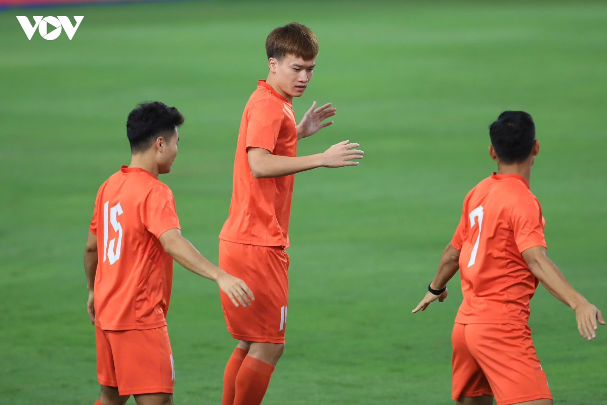 Đt việt nam bất ngờ vắng dàn sao nhập tịch ở buổi tập trước trận đấu với campuchia hình ảnh 10 Dt viet nam bat ngo vang dan sao nhap tich o buoi tap truoc tran dau voi campuchia hinh anh 10