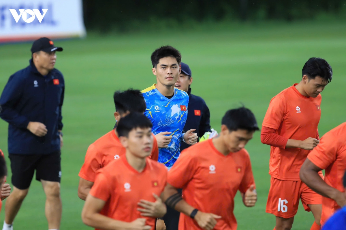 Đt việt nam bất ngờ vắng dàn sao nhập tịch ở buổi tập trước trận đấu với campuchia hình ảnh 6 Dt viet nam bat ngo vang dan sao nhap tich o buoi tap truoc tran dau voi campuchia hinh anh 6
