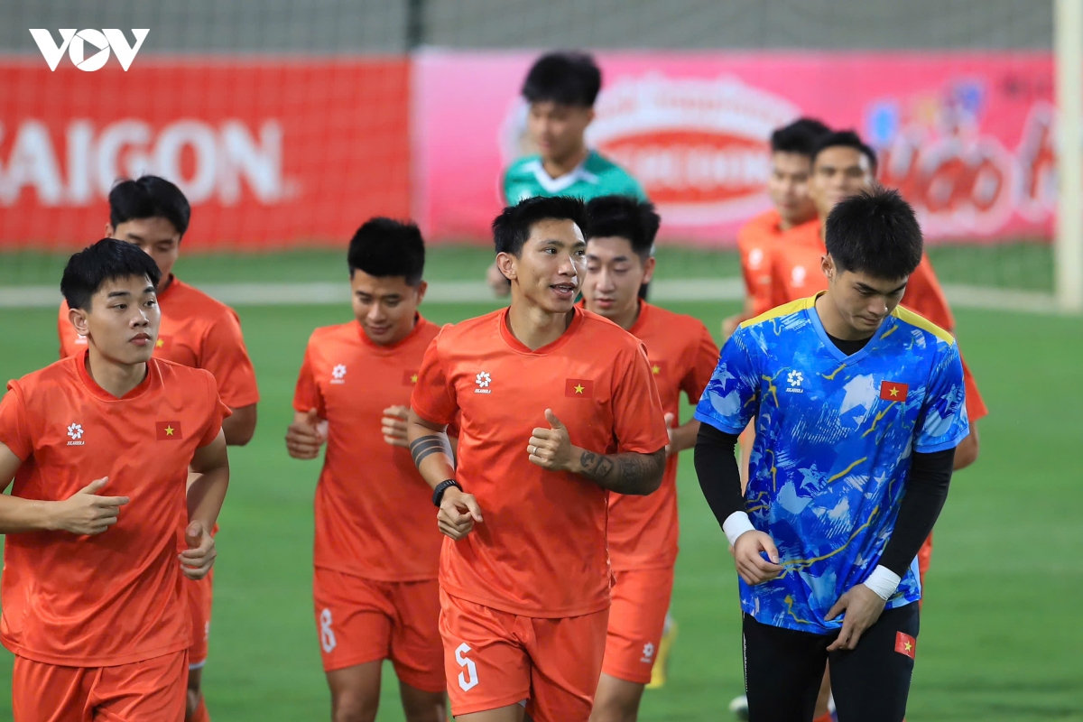 Đt việt nam bất ngờ vắng dàn sao nhập tịch ở buổi tập trước trận đấu với campuchia hình ảnh 8 Dt viet nam bat ngo vang dan sao nhap tich o buoi tap truoc tran dau voi campuchia hinh anh 8