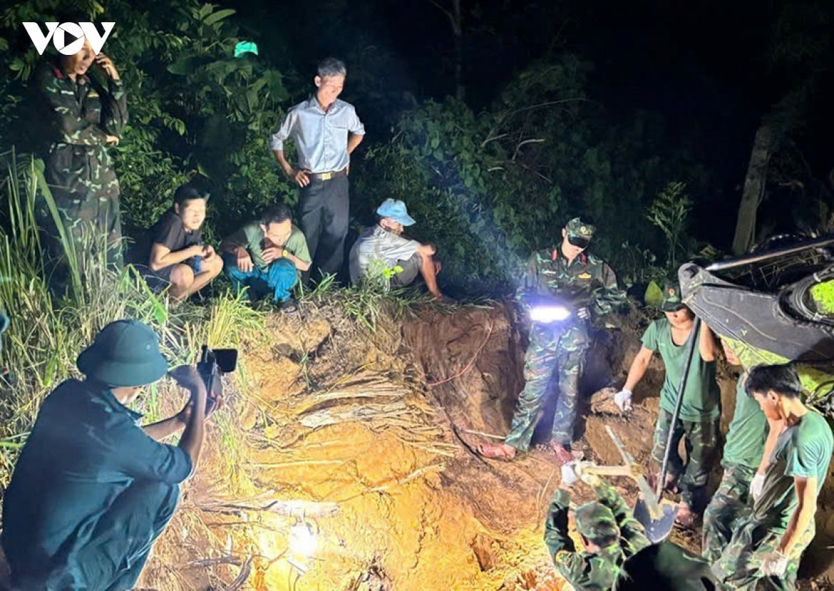 Đà nẵng phát hiện nhiều di vật và đoạn xương nghi của liệt sĩ tại hầm trú ẩn hình ảnh 2 Da nang phat hien nhieu di vat va doan xuong nghi cua liet si tai ham tru an hinh anh 2