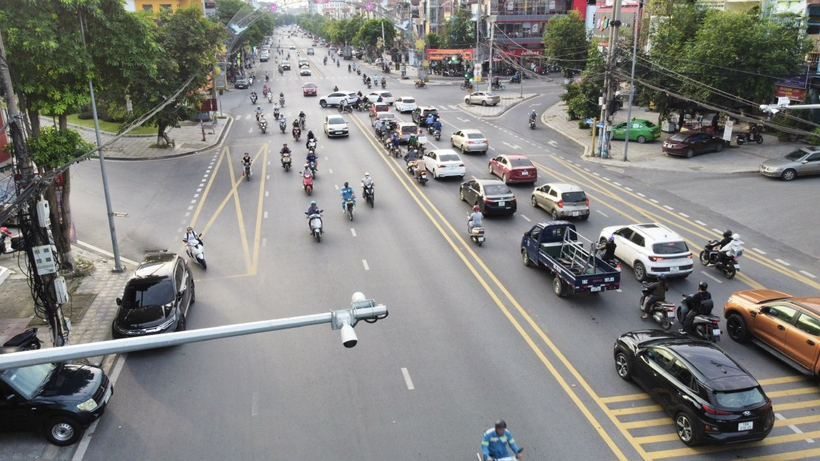 mot xe o to bien ha noi vi pham toc do 21 lan trong mot thang tai phu tho hinh anh 1