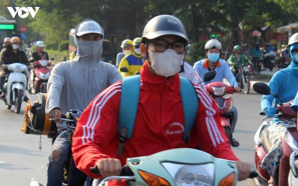 thoi tiet ngay 10 8 ha noi nang nong 37 do, nhieu noi mua dong hinh anh 1