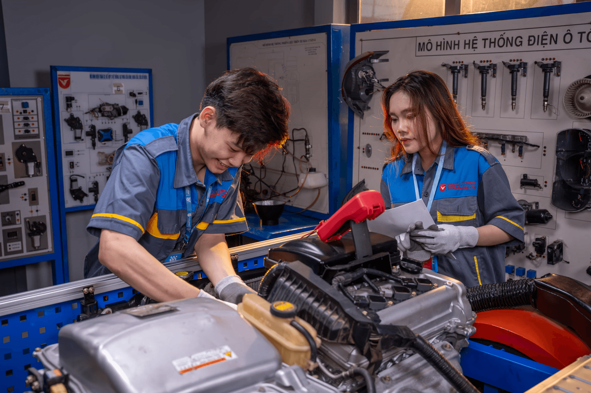 VLU xây dựng chương trình đào tạo Công nghệ Kỹ thuật Ô tô theo định hướng ứng dụng, gắn liền với thực tiễn doanh nghiệp và cập nhật liên tục các công nghệ mới