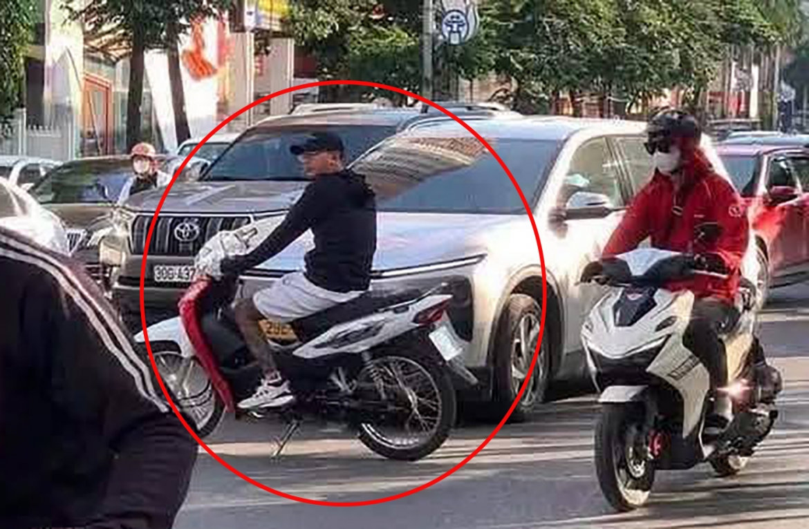 xác minh clip ô tô, xe máy chặn đầu, đánh võng, tạt đầu nhau trên đường phố hà nội hình ảnh 1 xac minh clip o to, xe may chan dau, danh vong, tat dau nhau tren duong pho ha noi hinh anh 1