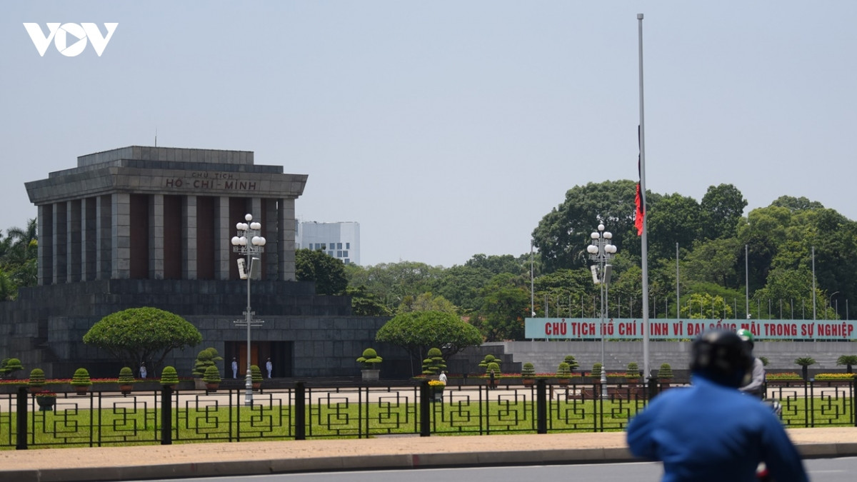 ha noi treo co ru quoc tang chu tich quoc hoi lao saysomphone phomvihane hinh anh 5