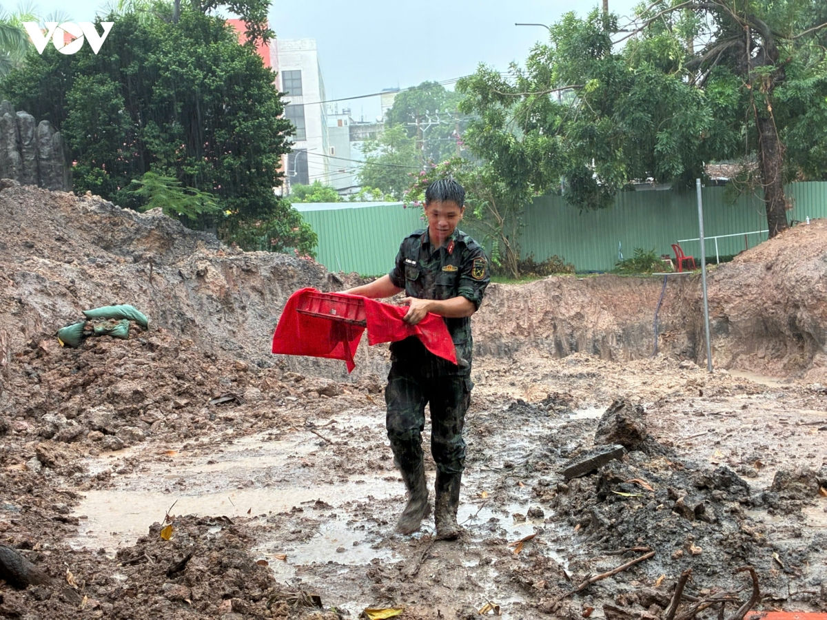 Doi mua tim kiem, quy tap 12 bo hai cot liet si o cong vien le thi rieng hinh anh 1