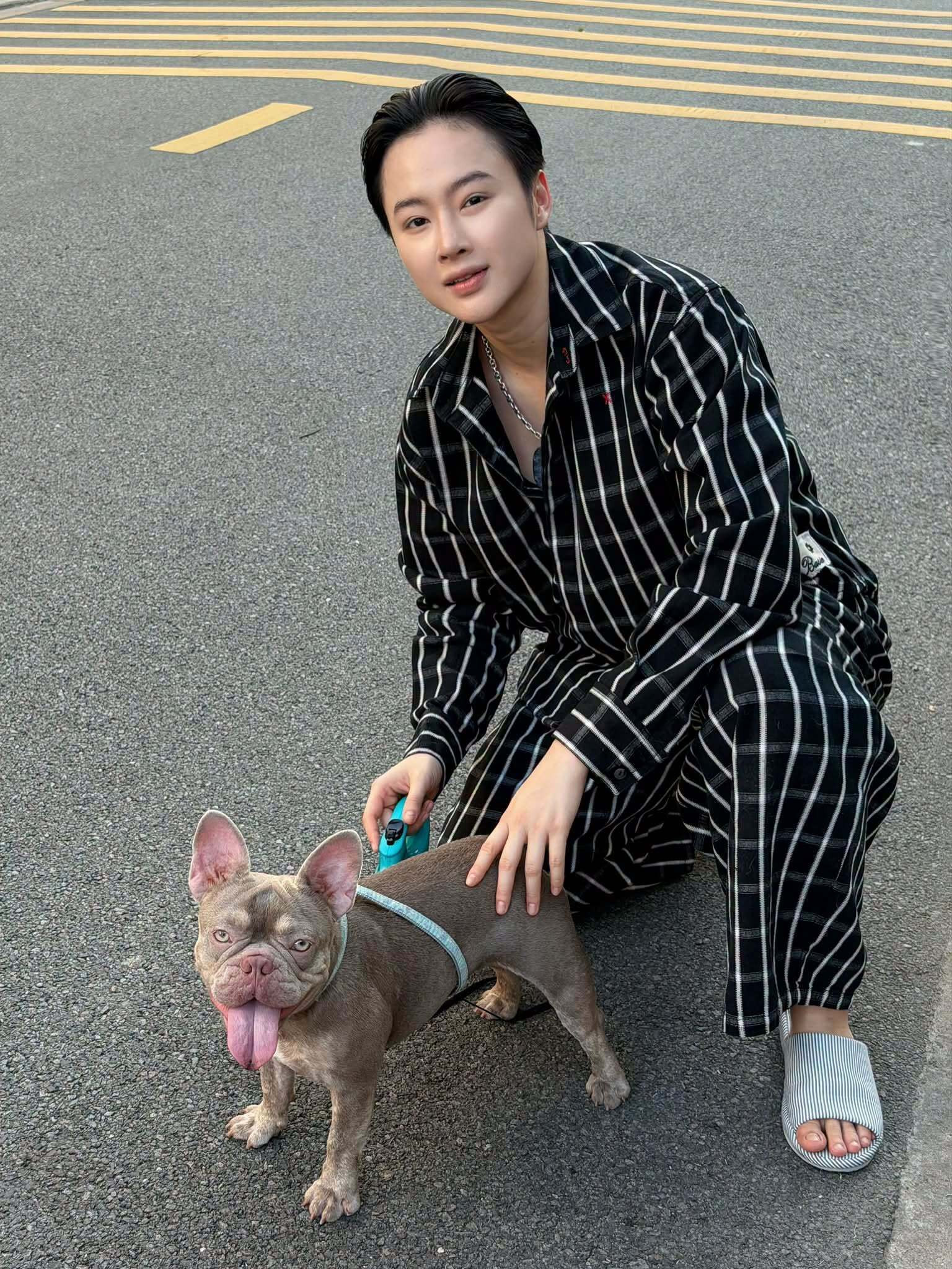 Hình ảnh cá tính của nữ diễn viên dạo thời gian gần đây khiến nhiều người ngỡ ngàng.