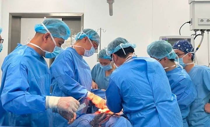 bác sĩ bệnh viện hữu nghị việt Đức xé quy trình , cứu người đàn ông nguy kịch hình ảnh 1 bac si benh vien huu nghi viet Duc xe quy trinh , cuu nguoi dan ong nguy kich hinh anh 1