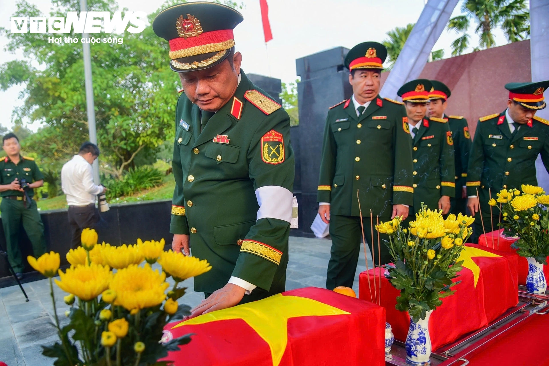 Xúc động lễ truy điệu, an táng hài cốt liệt sĩ tại TP Đồng Nai - 8