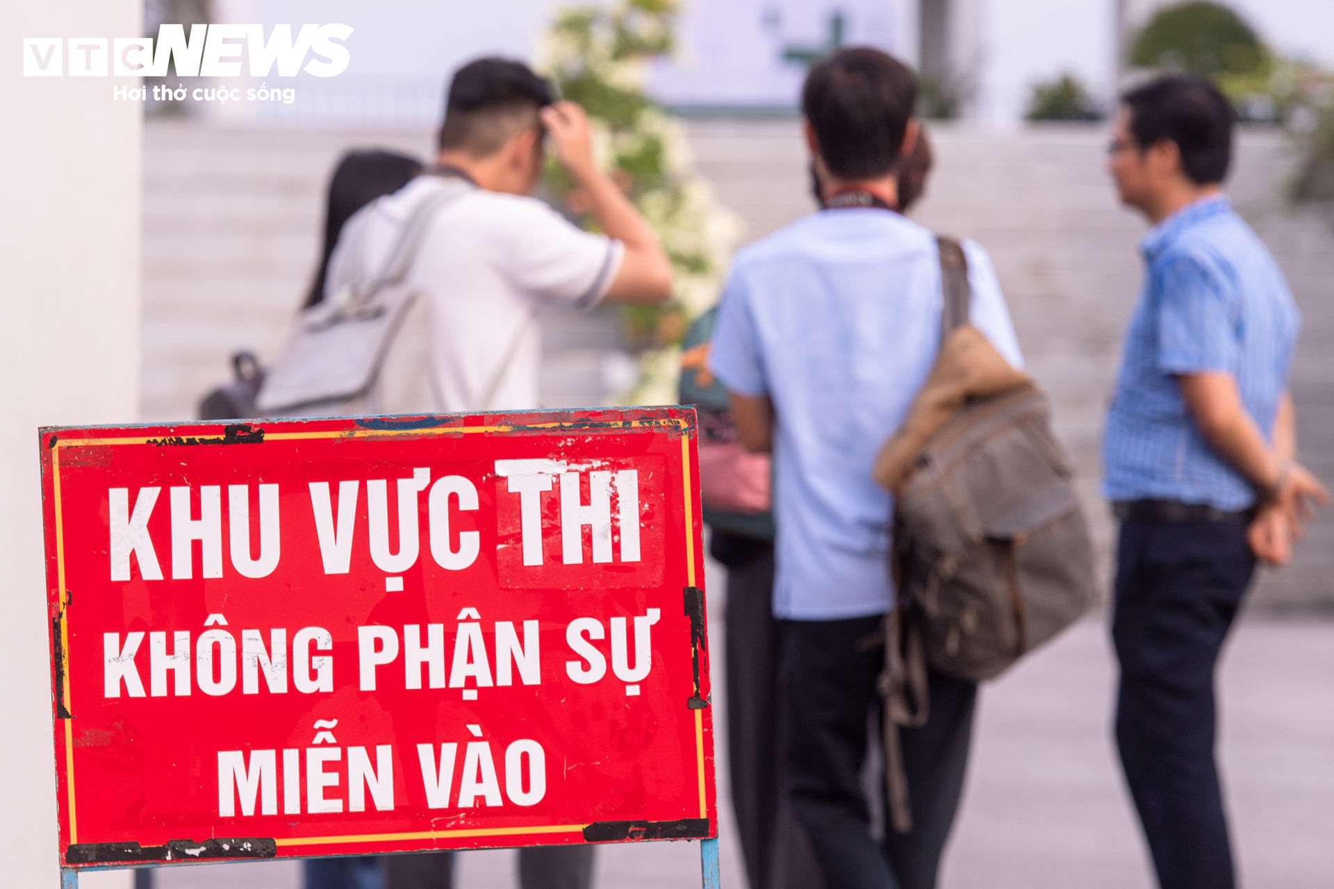 323 thí sinh Tuyên Quang làm thủ tục thi lại chiều 13/8, 5 em vắng mặt. (Ảnh: Viên Minh)