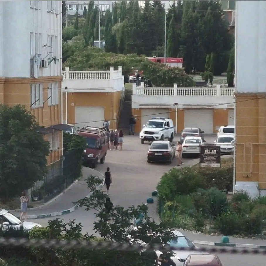 Hiện trường vụ nổ tại thành phố Sevastopol ở bán đảo Crimea. (Ảnh: The Kyiv Independent)