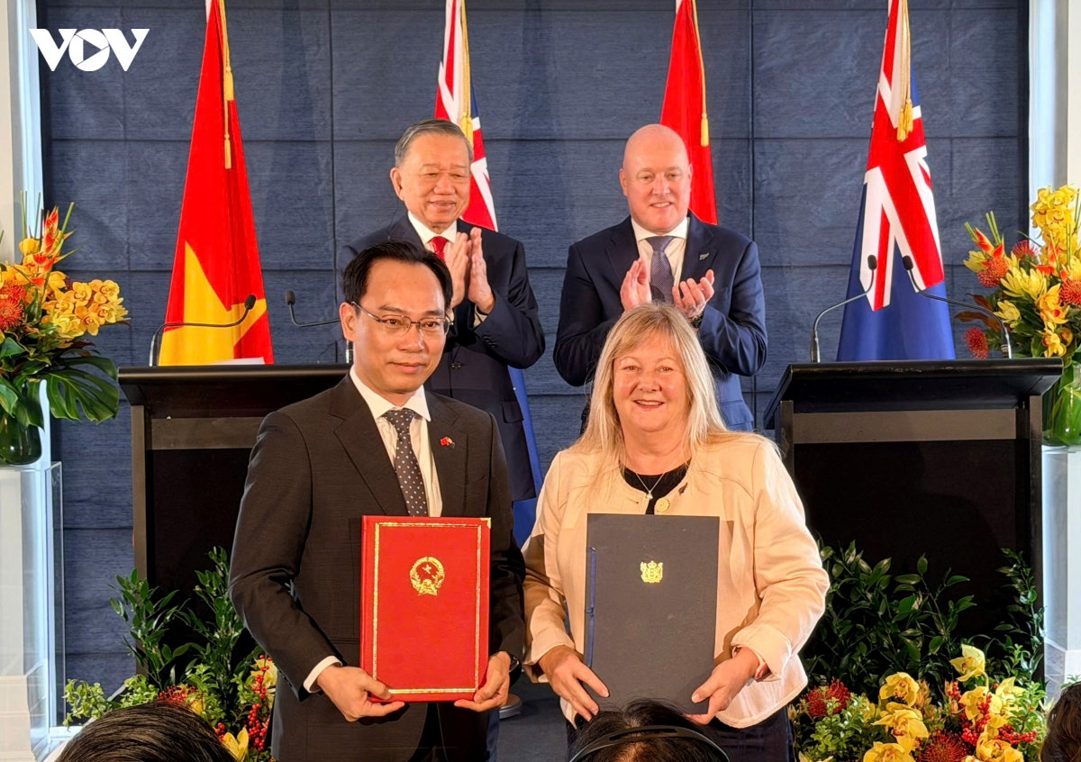 tổng bí thư, chủ tịch nước và thủ tướng new zealand gặp gỡ báo chí, chứng kiến trao văn kiện hợp tác hình ảnh 5 tong bi thu, chu tich nuoc va thu tuong new zealand gap go bao chi, chung kien trao van kien hop tac hinh anh 5