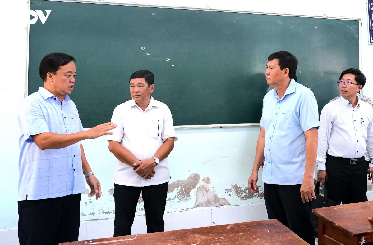 ca mau khan truong nang cap ha tang, nang chat day va hoc sau sap nhap hinh anh 3