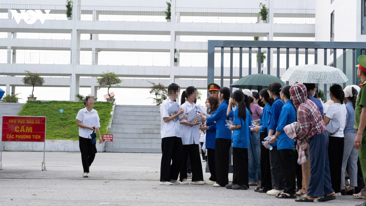 ket thuc ngay thi dau tien, thi sinh chuyen tuyen quang nhan dinh de toan kho hinh anh 2