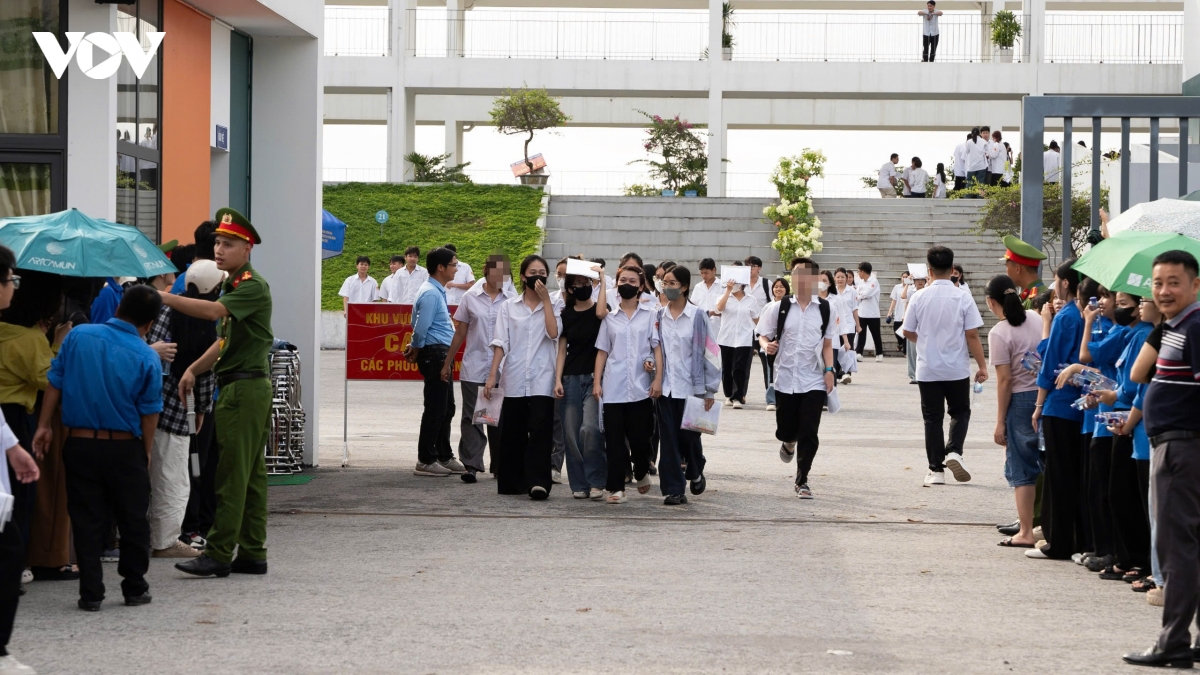 ngày đầu thi lại ở tuyên quang không thí sinh, cán bộ nào vi phạm quy chế hình ảnh 1 ngay dau thi lai o tuyen quang khong thi sinh, can bo nao vi pham quy che hinh anh 1