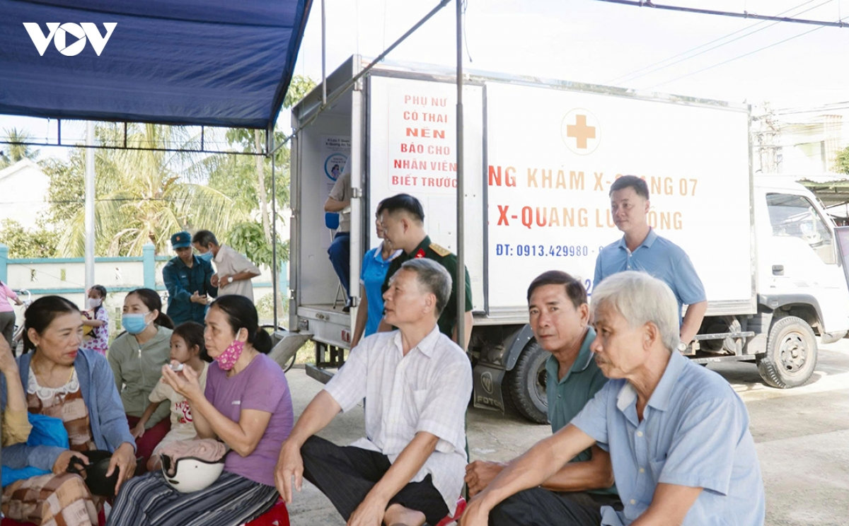Đưa bác sĩ về khám sức khỏe cho hơn 4000 người dân xã đảo tam hải, tp Đà nẵng hình ảnh 4 Dua bac si ve kham suc khoe cho hon 4000 nguoi dan xa dao tam hai, tp Da nang hinh anh 4