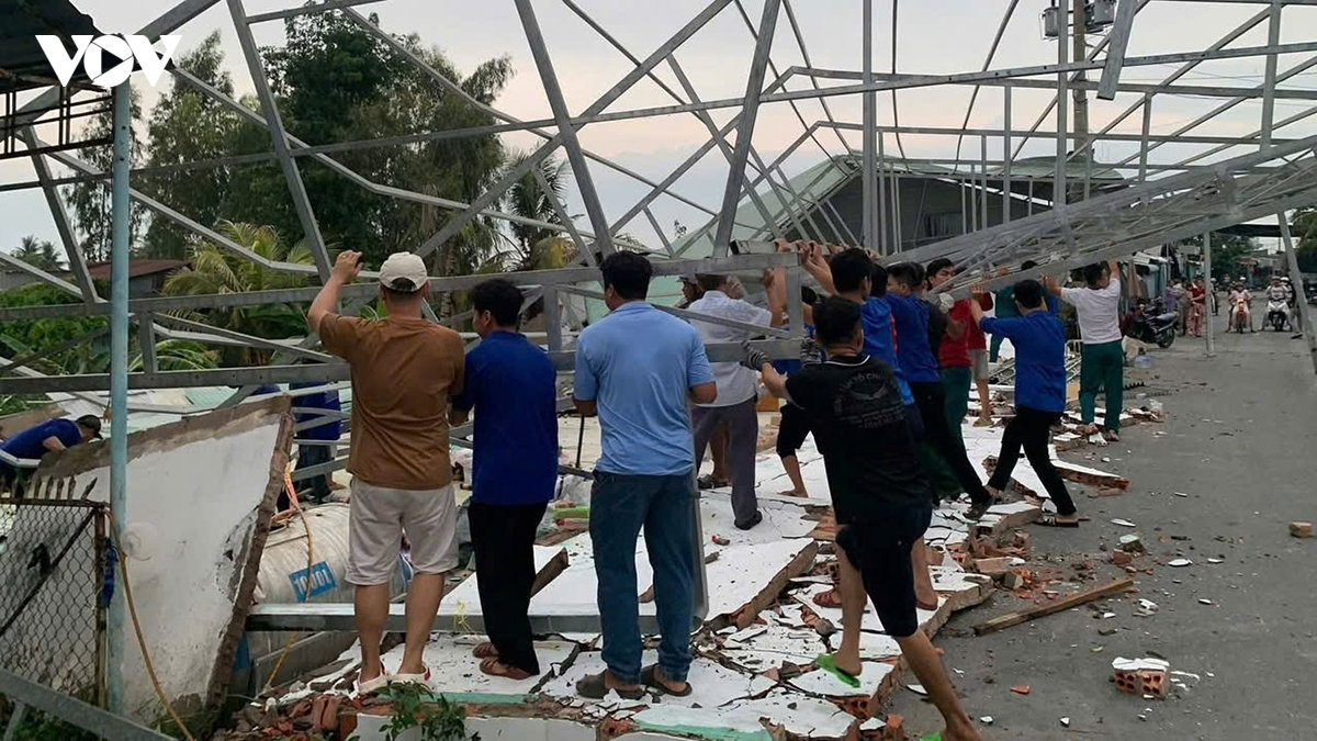 Đồng tháp thiệt hại hơn 6,2 tỷ đồng do dông lốc, sét gây ra hình ảnh 2 Dong thap thiet hai hon 6,2 ty dong do dong loc, set gay ra hinh anh 2