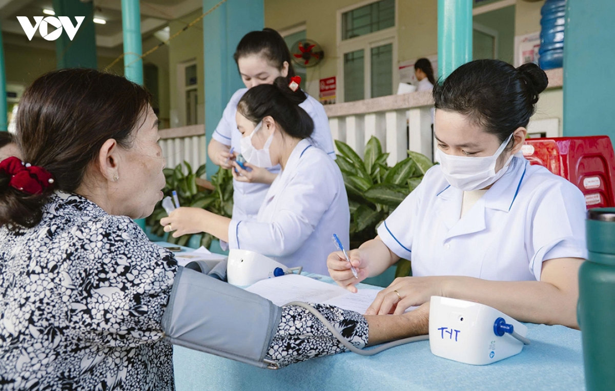 Đưa bác sĩ về khám sức khỏe cho hơn 4000 người dân xã đảo tam hải, tp Đà nẵng hình ảnh 3 Dua bac si ve kham suc khoe cho hon 4000 nguoi dan xa dao tam hai, tp Da nang hinh anh 3