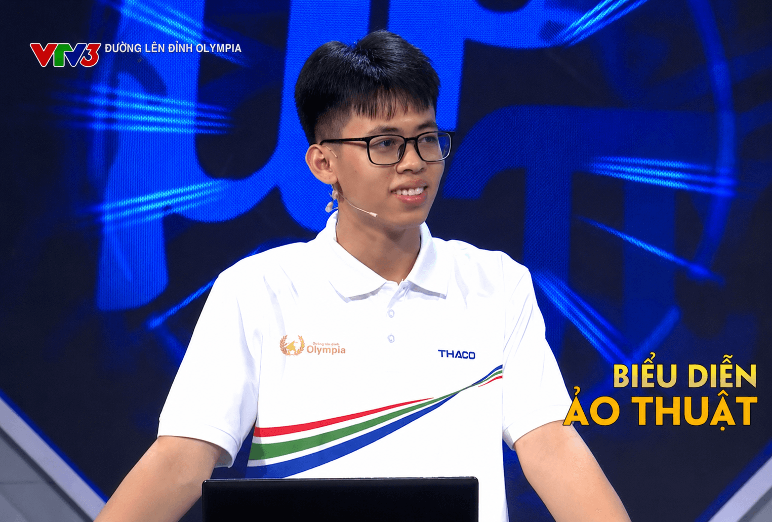 Quán quân cuộc thi tuần Nguyễn Hà Bình không chỉ gây ấn tượng với màn lội ngược dòng mà còn sở hữu khả năng biểu diễn ảo thuật. (Ảnh chụp màn hình)