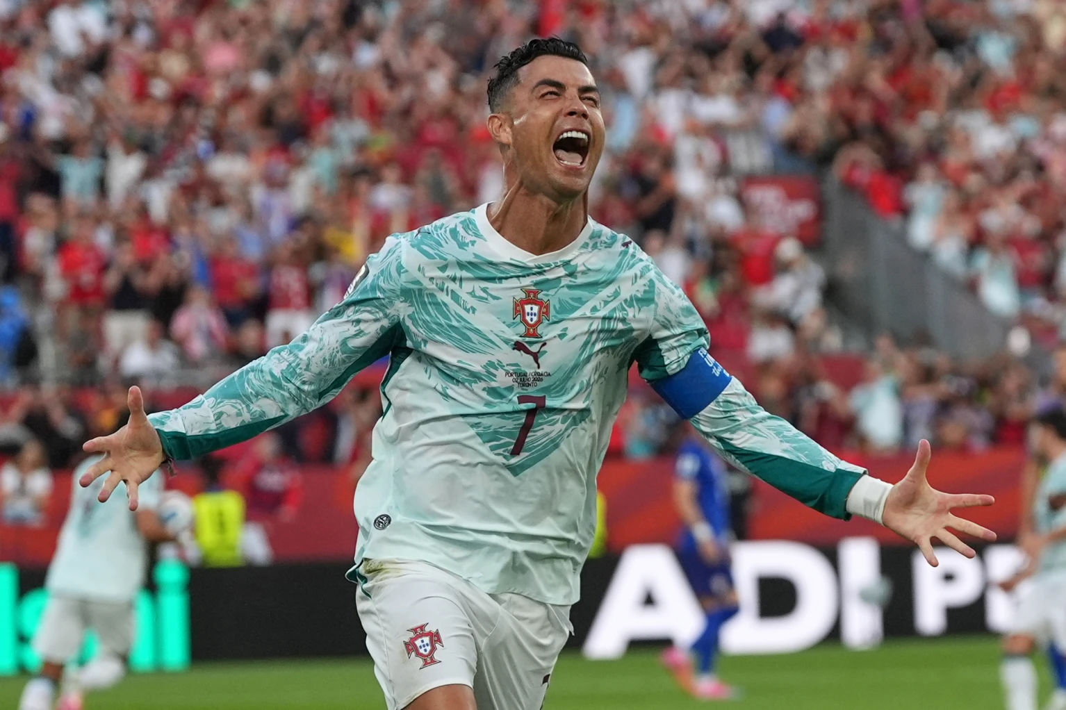 Ronaldo bất ngờ thông báo có thể giải nghệ trong năm nay. (Ảnh: AP)
