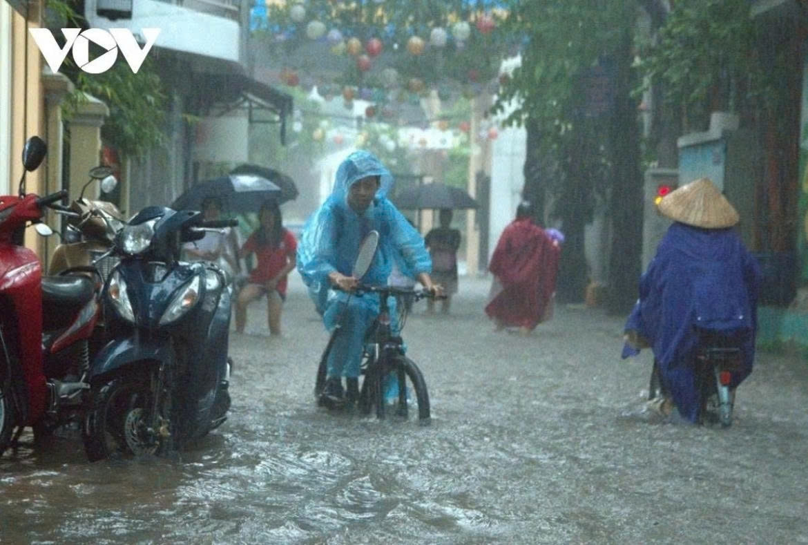 thời tiết ngày 18 8 hà nội mưa to, đề phòng dông lốc hình ảnh 1 thoi tiet ngay 18 8 ha noi mua to, de phong dong loc hinh anh 1