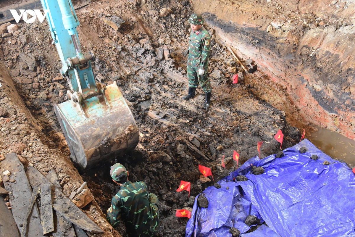quy tập thêm 7 hài cốt liệt sĩ tại công viên lê thị riêng hình ảnh 2 quy tap them 7 hai cot liet si tai cong vien le thi rieng hinh anh 2