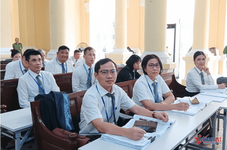 Các luật sư tham gia bào chữa cho các bị cáo. (Ảnh: TP)