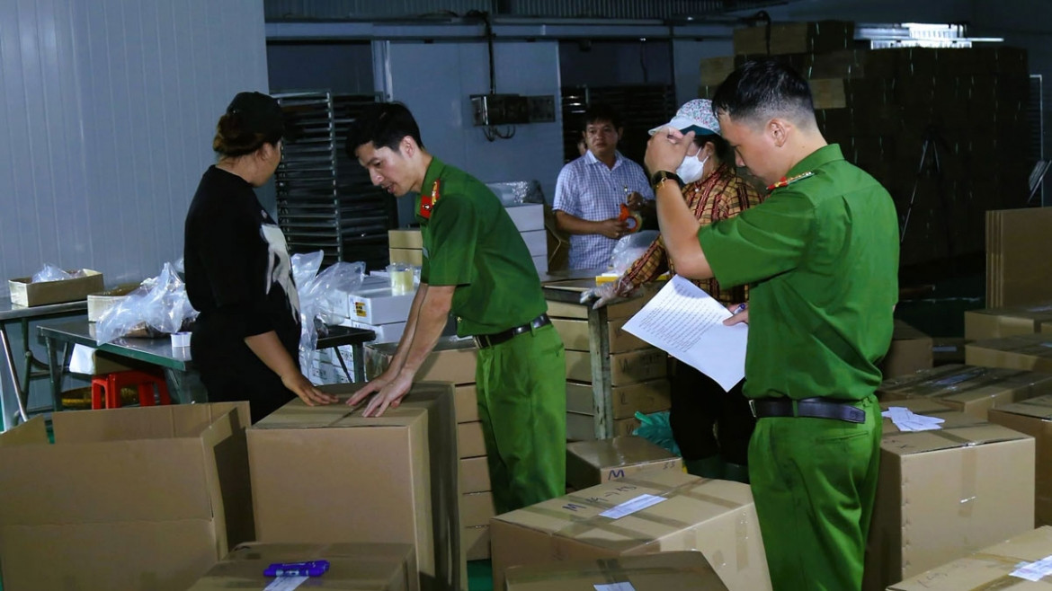triệt phá đường dây phù phép 130 tấn thịt trâu thành khô bò, bỏ túi 21 tỷ đồng hình ảnh 3 triet pha duong day phu phep 130 tan thit trau thanh kho bo, bo tui 21 ty dong hinh anh 3