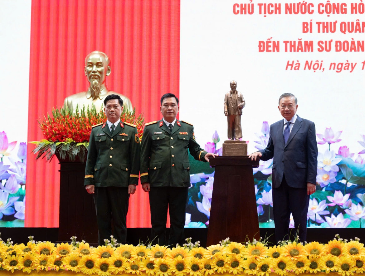 tong bi thu, chu tich nuoc to lam tham su doan bo binh co gioi 308, quan doan 12 hinh anh 4