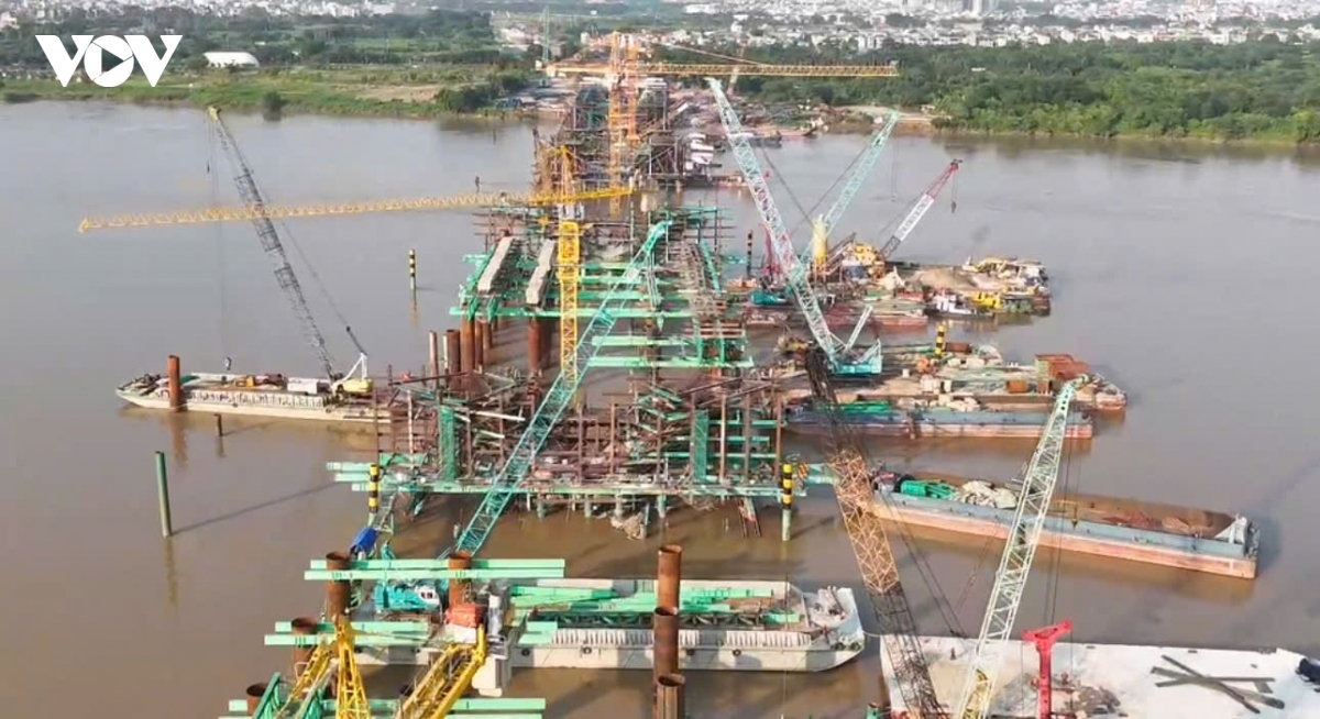 sau gan 8 thang, cau tran hung Dao sap dung nhung nhip vom thep dau tien hinh anh 3