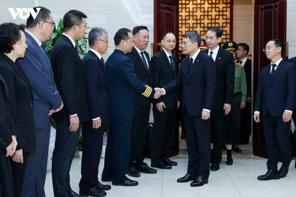 thủ tướng lê minh hưng viếng nguyên thủ tướng trung quốc chu dung cơ hình ảnh 1 thu tuong le minh hung vieng nguyen thu tuong trung quoc chu dung co hinh anh 1