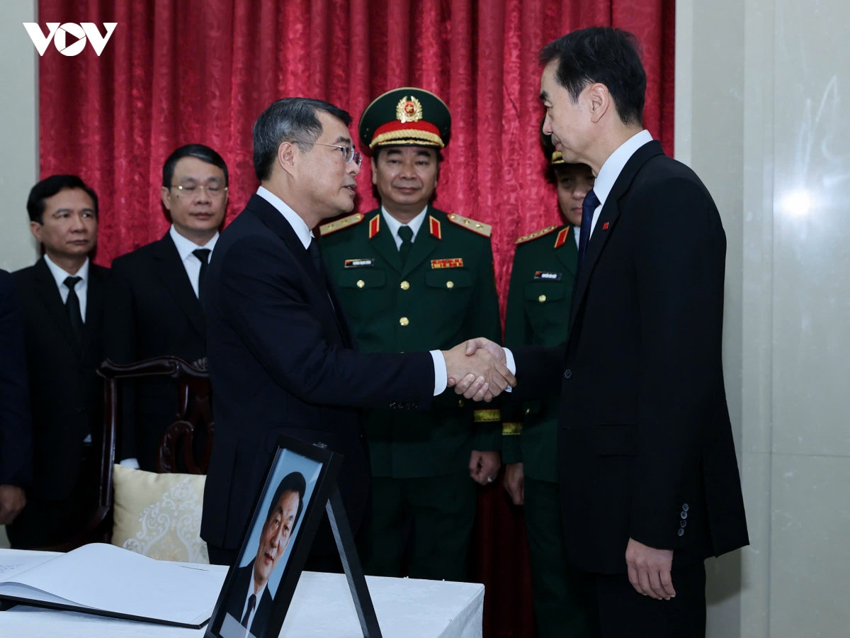 thủ tướng lê minh hưng viếng nguyên thủ tướng trung quốc chu dung cơ hình ảnh 3 thu tuong le minh hung vieng nguyen thu tuong trung quoc chu dung co hinh anh 3