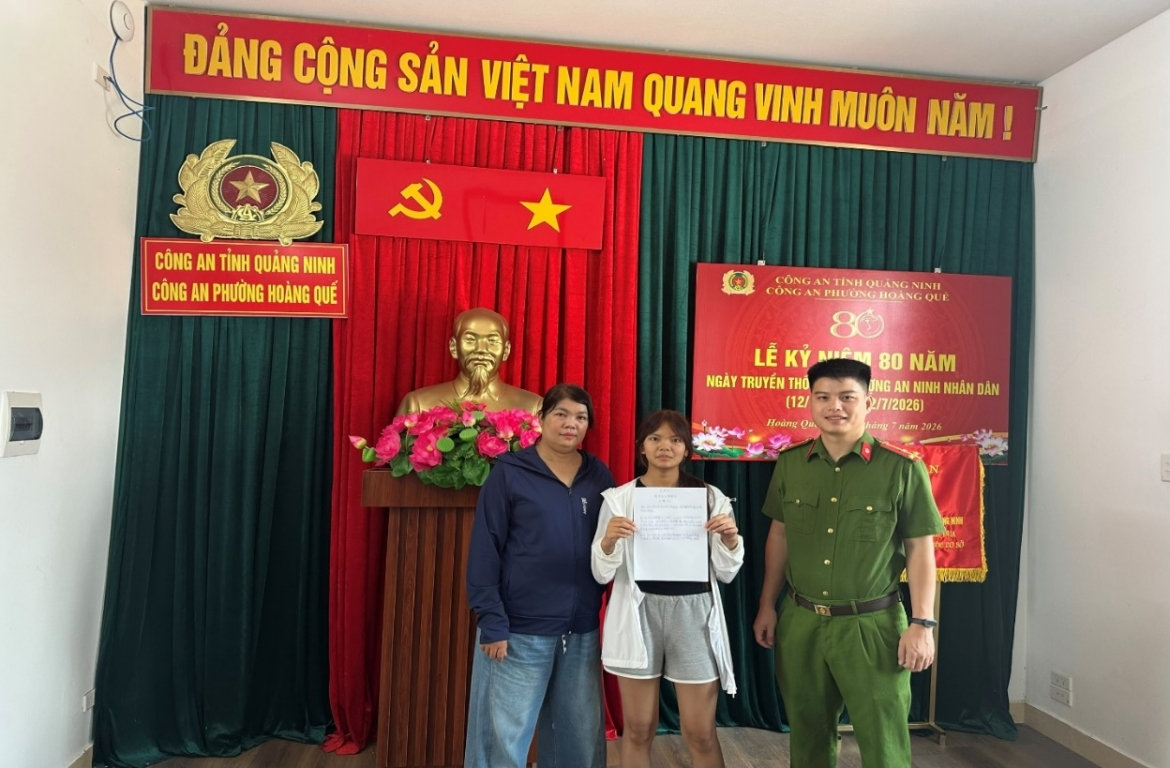 công an phường kịp thời tìm thấy bé gái người nước ngoài bị lạc ở quảng ninh hình ảnh 1 cong an phuong kip thoi tim thay be gai nguoi nuoc ngoai bi lac o quang ninh hinh anh 1