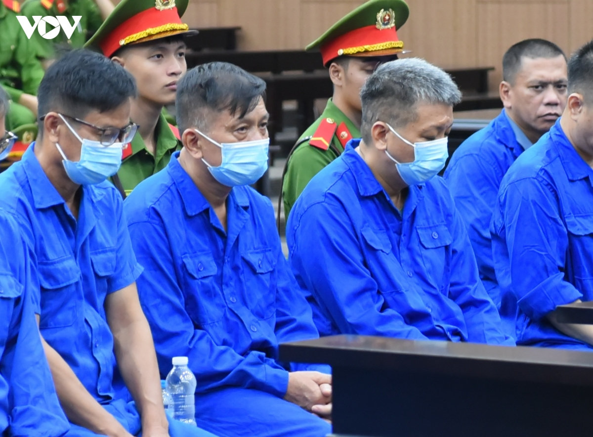 cuu thu truong nguyen ba hoan khai nhan tien cam on cua doanh nghiep hinh anh 1