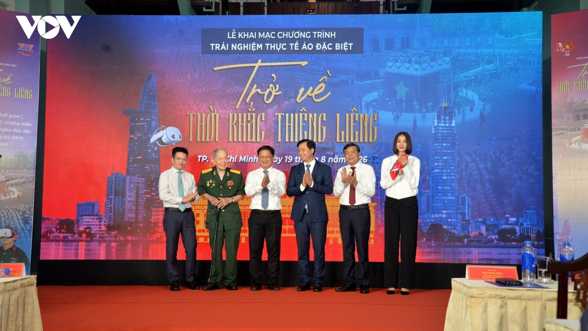 trải nghiệm khoảnh khắc bác hồ đọc tuyên ngôn Độc lập tại dinh độc lập hình ảnh 1 trai nghiem khoanh khac bac ho doc tuyen ngon Doc lap tai dinh doc lap hinh anh 1