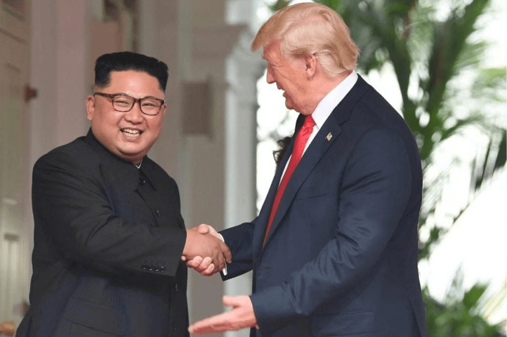 Tổng thống Donald Trump gặp nhà lãnh đạo Kim Jong-un tại Singapore năm 2018. (Ảnh: Reuters)