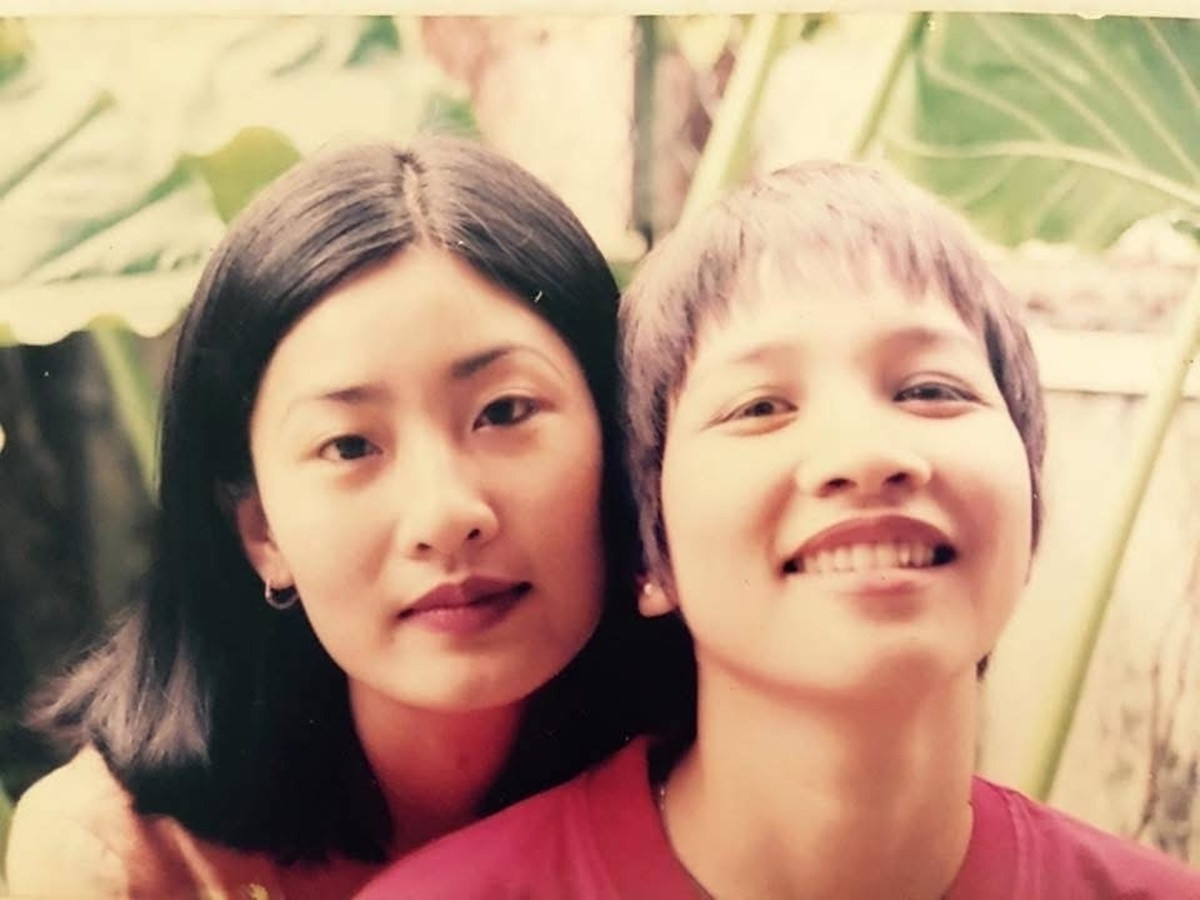 Ảnh thời trẻ của diva Mỹ Linh bên bạn thân Thu Thùy.
