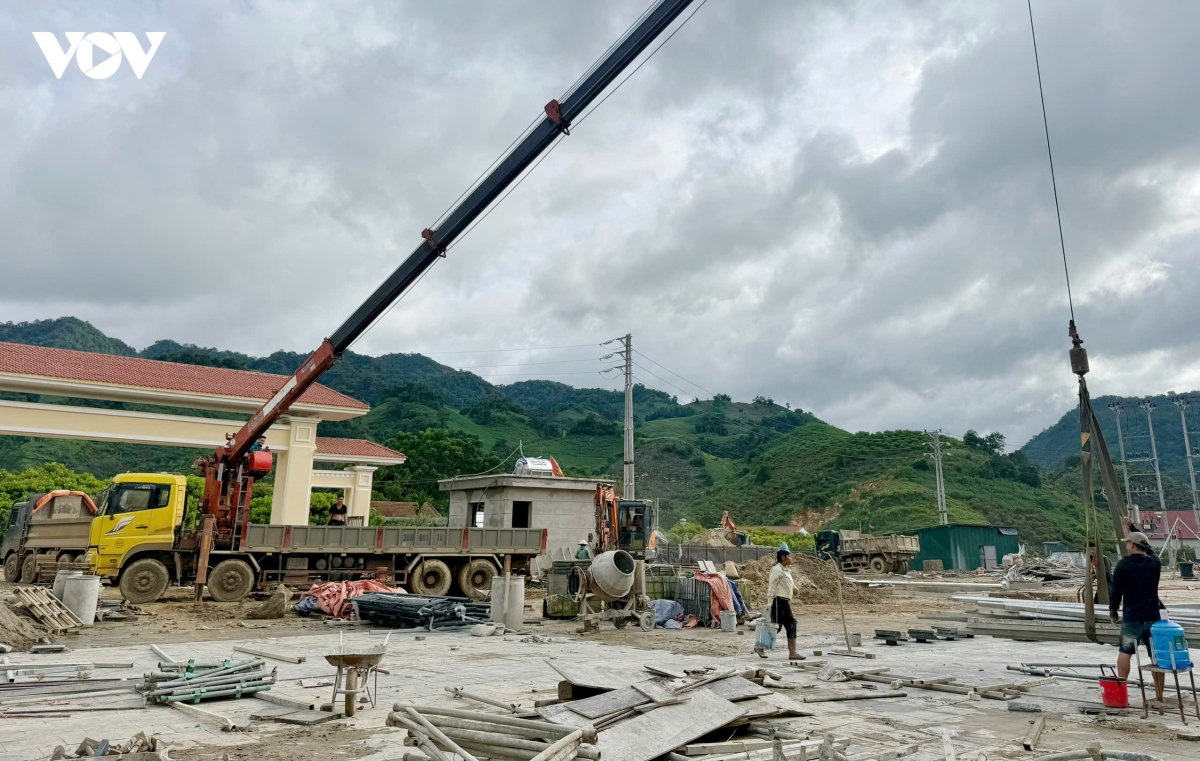 dựng trường nơi phên dậu tổ quốc nhường ruộng vườn - gieo mầm tương lai hình ảnh 6 dung truong noi phen dau to quoc nhuong ruong vuon - gieo mam tuong lai hinh anh 6
