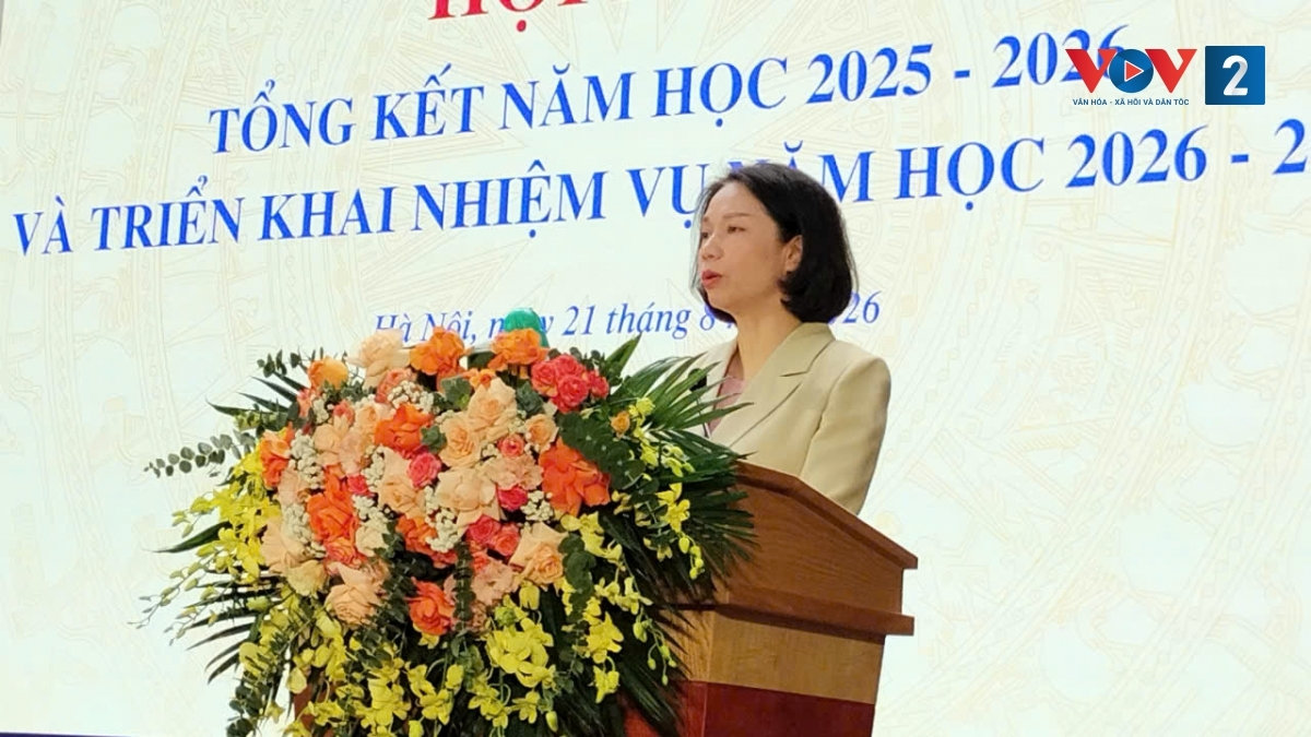Bà Vũ Thu Hà - Phó Chủ tịch UBND TP. Hà Nội - phát biểu tại Hội nghị tổng kết năm học 2025-2026 và triển khai nhiệm vụ năm học 2026-2027, sáng 21/8.