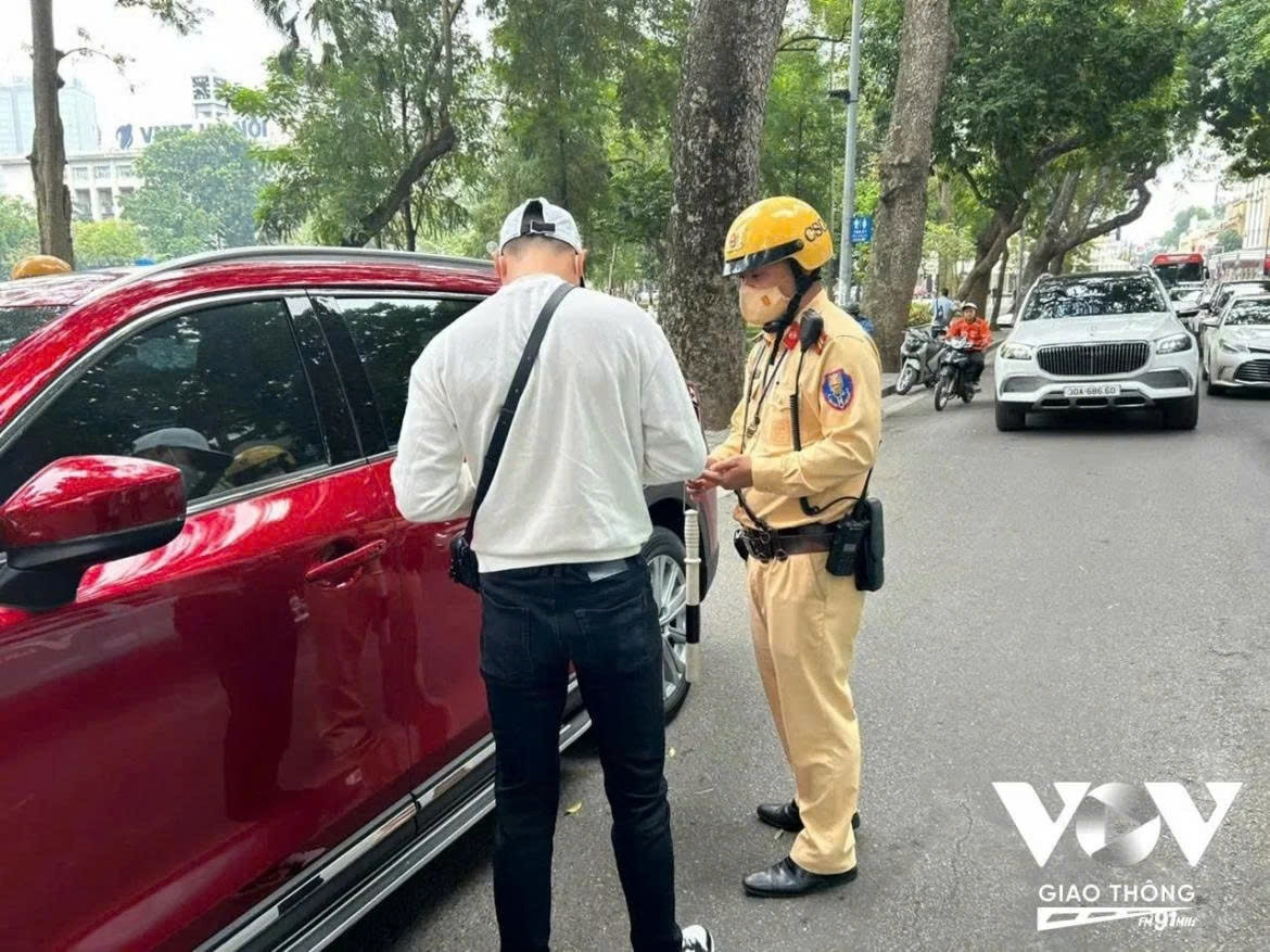 xe cho khach hoat dong duoi danh nghia xe ca nhan lam sao de xu ly hinh anh 2