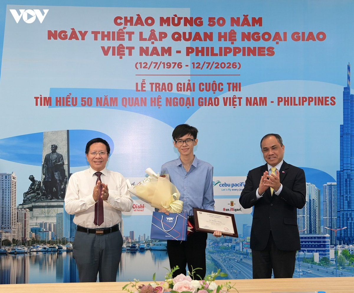 nam sinh tp.hcm đoạt giải nhất cuộc thi tìm hiểu 50 năm quan hệ việt nam - philippines hình ảnh 6 nam sinh tp.hcm doat giai nhat cuoc thi tim hieu 50 nam quan he viet nam - philippines hinh anh 6