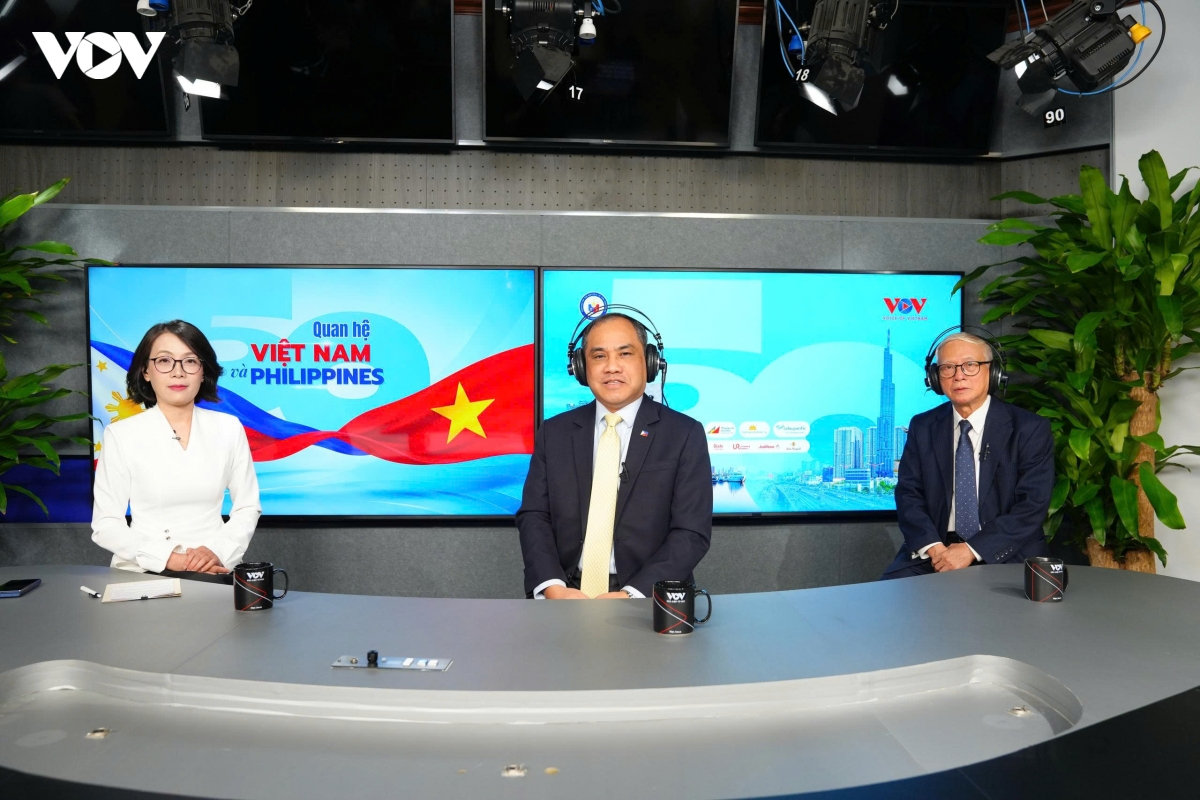 nam sinh tp.hcm đoạt giải nhất cuộc thi tìm hiểu 50 năm quan hệ việt nam - philippines hình ảnh 1 nam sinh tp.hcm doat giai nhat cuoc thi tim hieu 50 nam quan he viet nam - philippines hinh anh 1