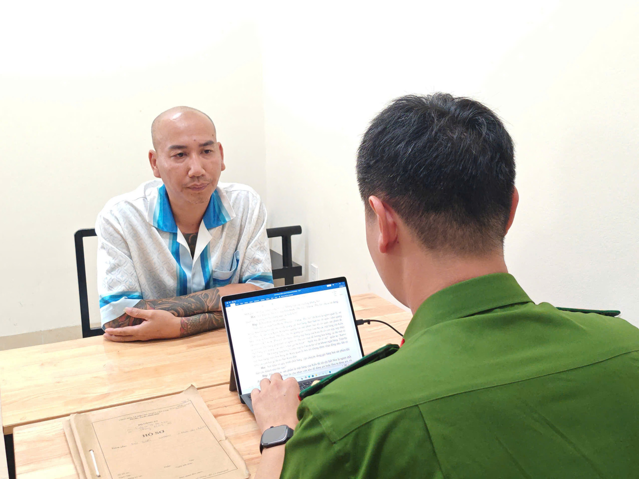 Phú Lê bị khởi tố, bắt tạm giam.