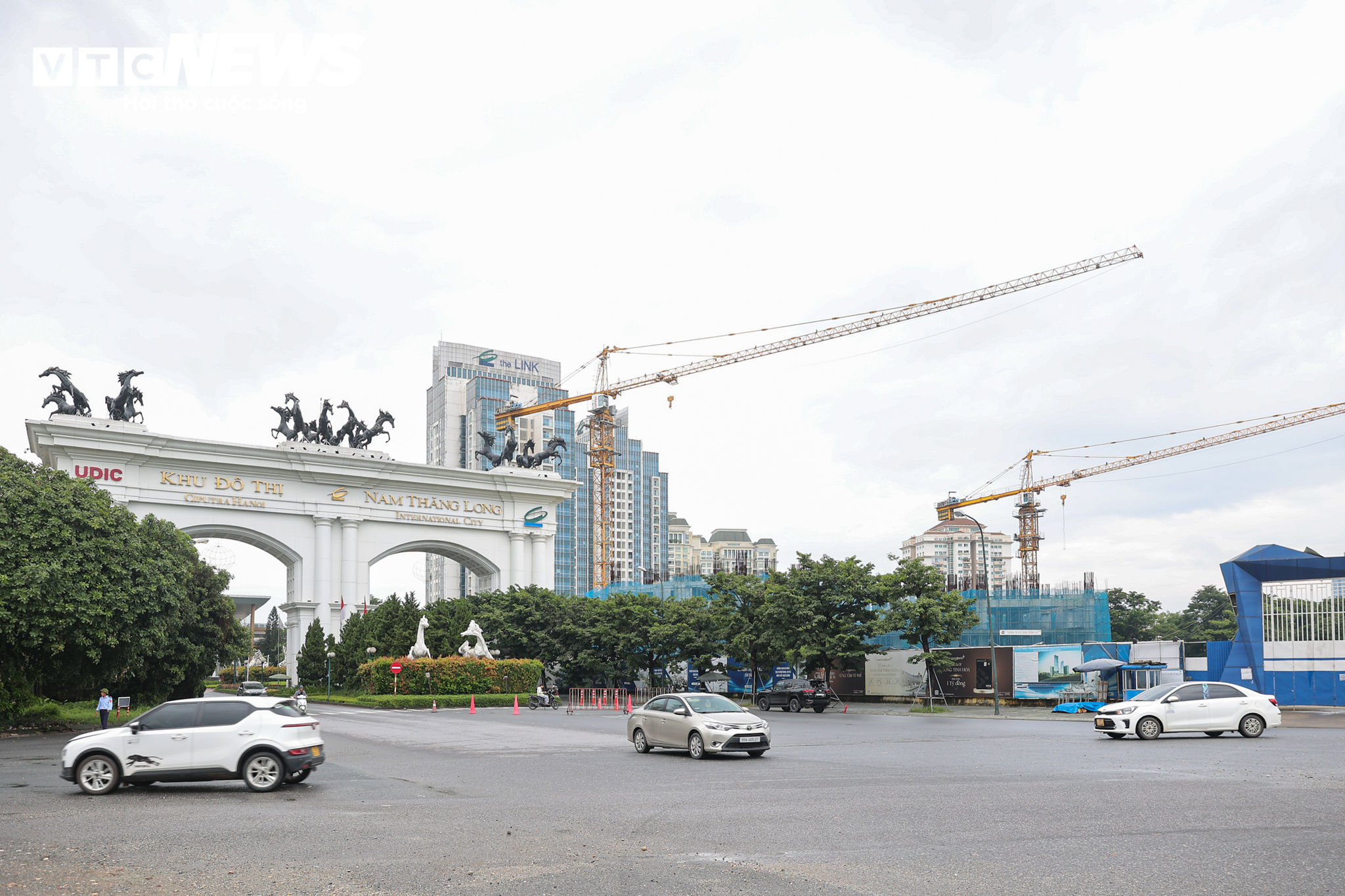Tại khu vực xung quanh Khu đô thị Ciputra, tình trạng ngập úng cũng không xuất hiện sau trận mưa lớn.