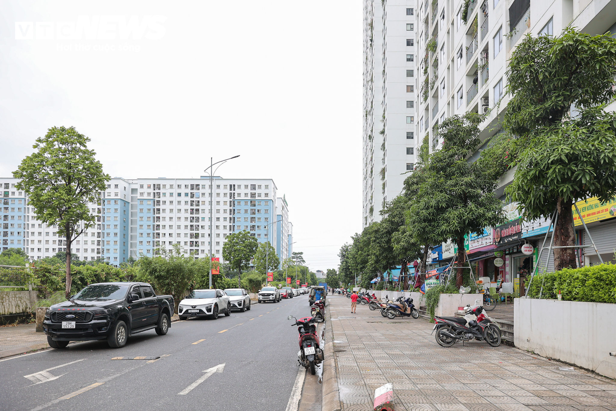 Tương tự, đoạn đường dài gần 300 m phía sau hai tòa chung cư N02-N03 Ecohome, phường Đông Ngạc, trước đây thường xuyên ngập sâu mỗi khi mưa lớn nhưng nay không còn ghi nhận tình trạng này.