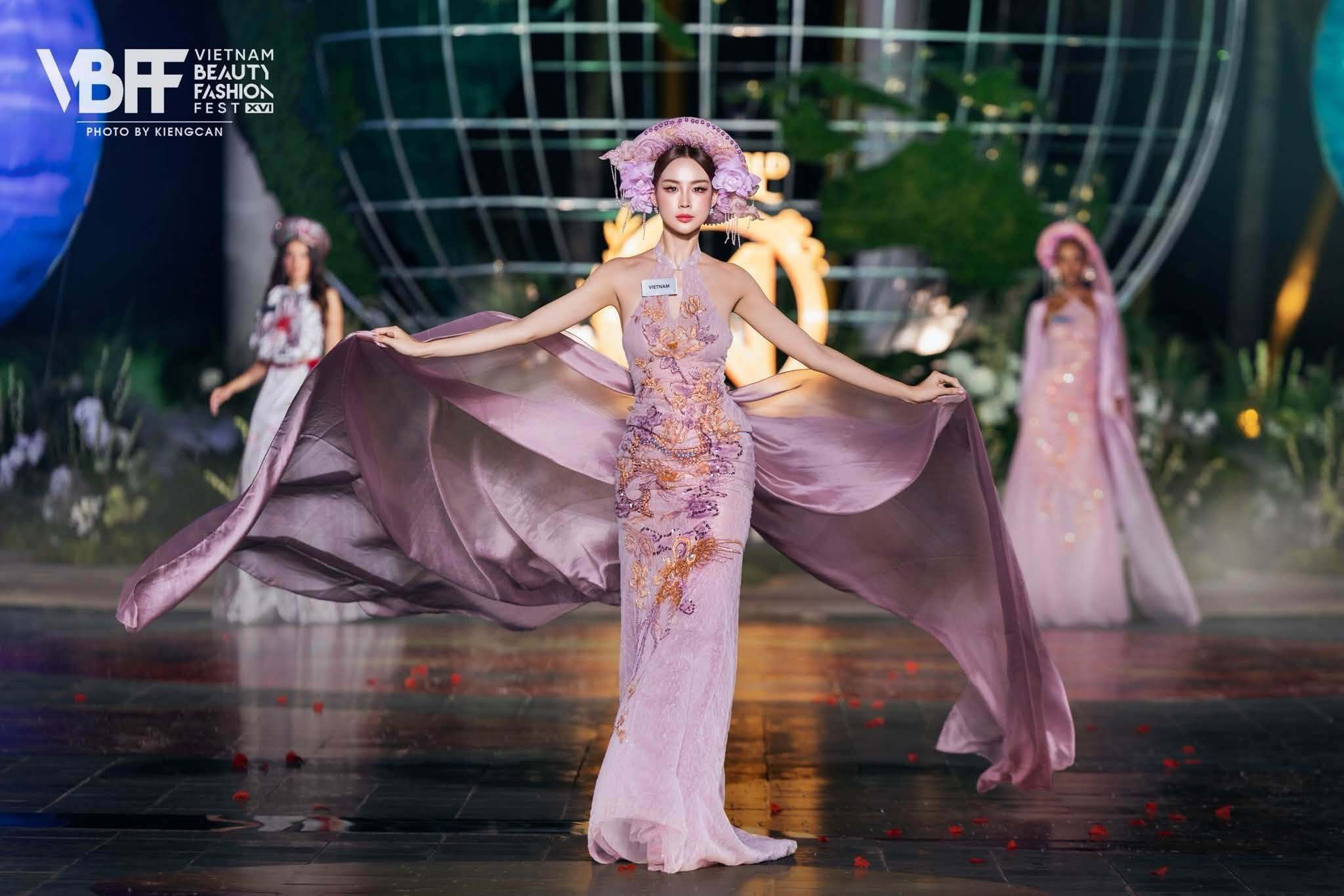 Bảo Ngọc vào Top 60 phần thi Top Model (Người đẹp thời trang).