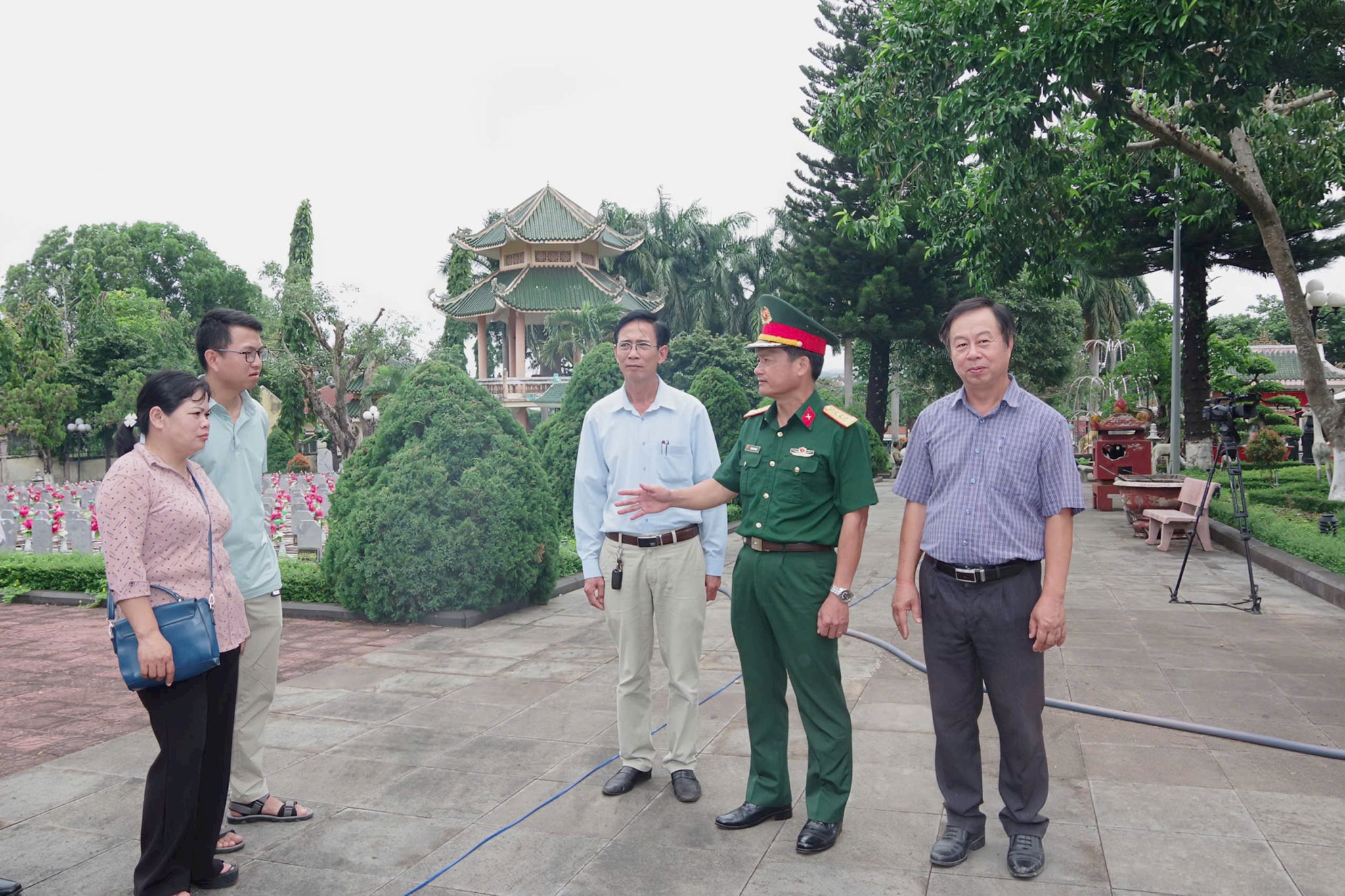 dai-ta-pham-van-dat-pho-chinh-uy-bo-chqs-tinh-gia-lai-trao-doi-phoi-hop-thuc-hien-nhiem-vu-voi-cap-uy-chinh-quyen-xa-chu-prong.-anh-huy-bac-1-.jpg