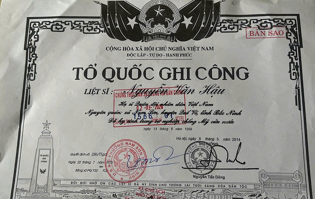 từ bức ảnh trong phần mộ liệt sĩ ở Đà nẵng, một thân nhân nhận ra bức ảnh hình ảnh 4 tu buc anh trong phan mo liet si o Da nang, mot than nhan nhan ra buc anh hinh anh 4