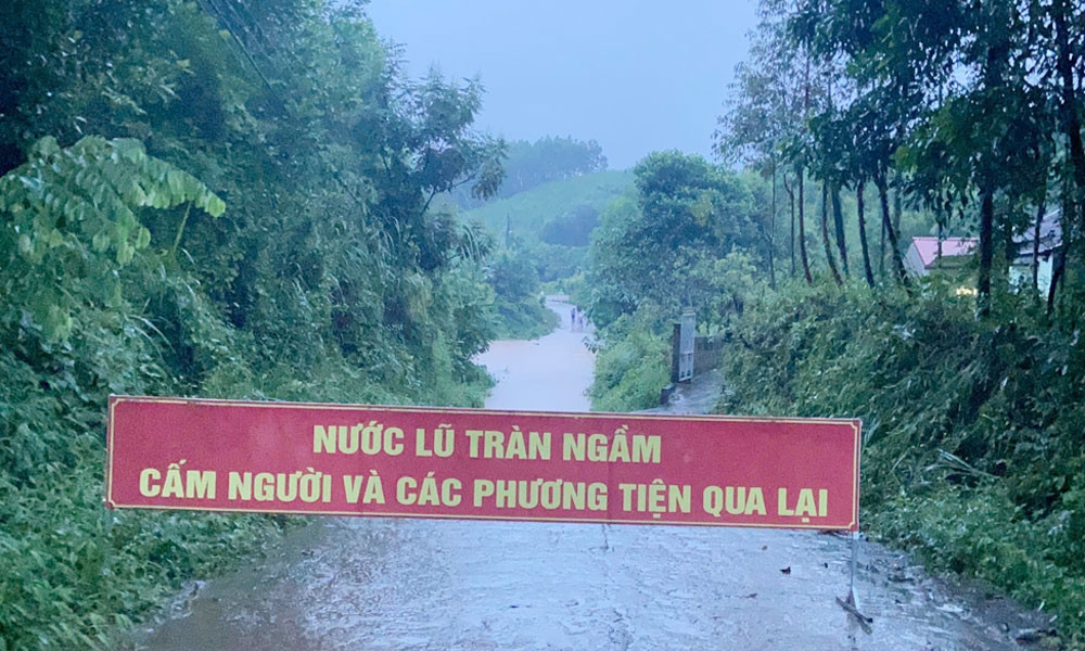 nuoc lu dang cao, nhieu khu vuc mien nui bac ninh bi co lap hinh anh 2