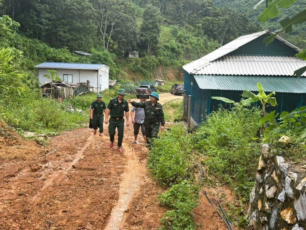 bộ đội biên phòng thanh hóa khẩn trương di dời dân khỏi vùng sạt lở hình ảnh 5 bo doi bien phong thanh hoa khan truong di doi dan khoi vung sat lo hinh anh 5